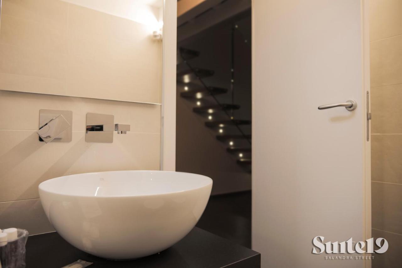 Suite19Bari Luaran gambar