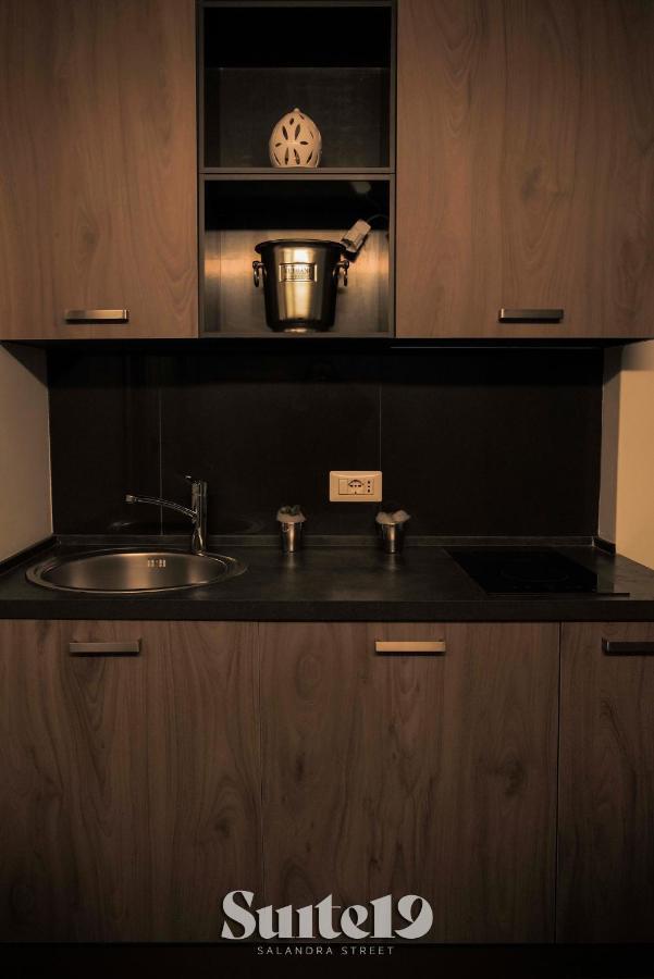 Suite19Bari Luaran gambar